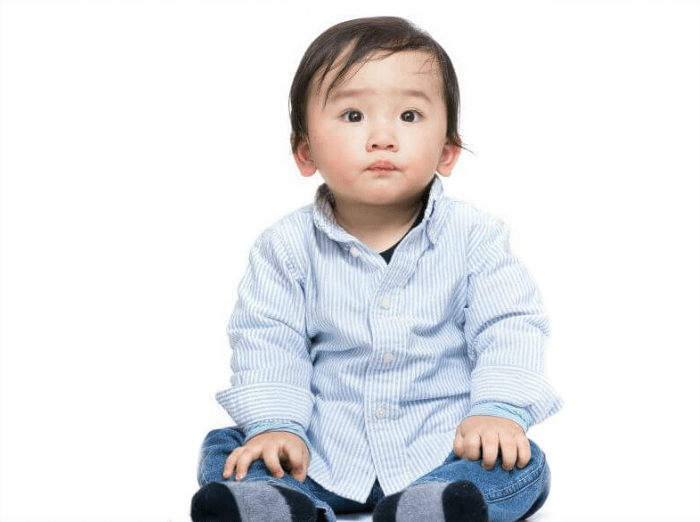 The Inspired Treehouse - When do babies learn to sit up? Learn more about this important developmental skill and how you can support it in your child.