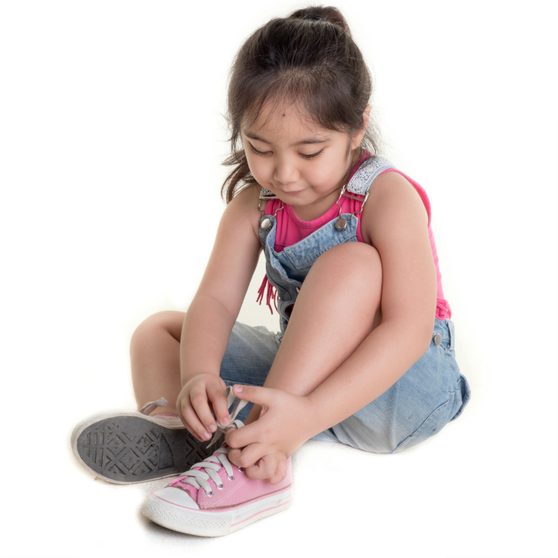 The Inspired Treehouse - Check out this occupational therapist's secret to helping kids learn to put on shoes independently.